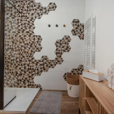 Appartement T3 De Charme Avec Terrasse - Hauteurs *