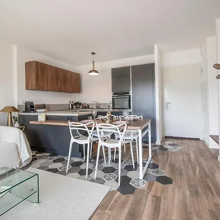 Appartement T3 De Charme Avec Terrasse - Hauteurs